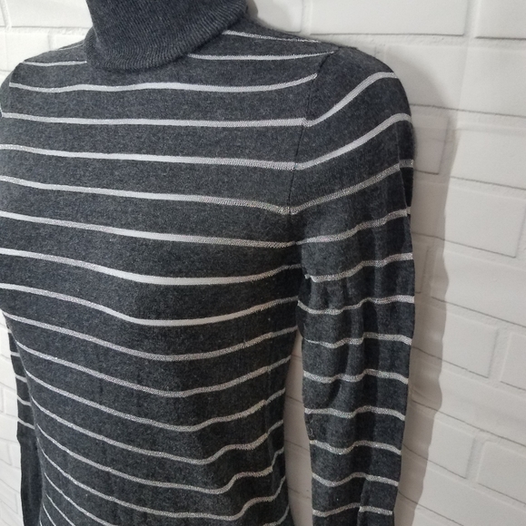 Express Gray Turtleneck Sweater - Picture 2 of 9